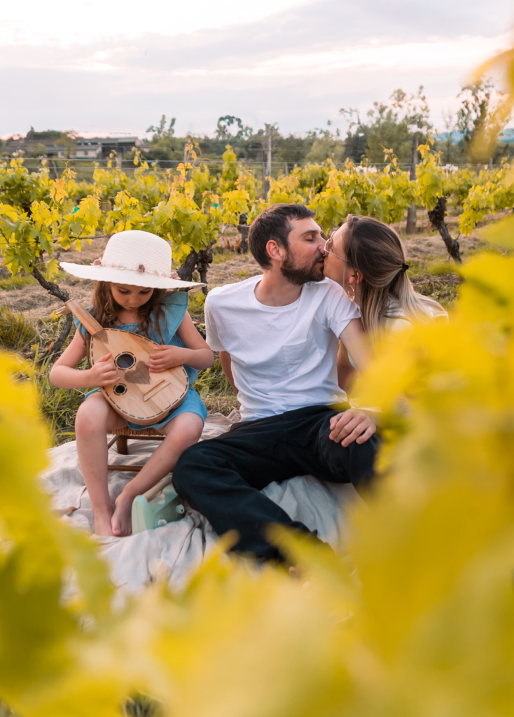 Portrait de famille au complet - Anais Canaud photographe