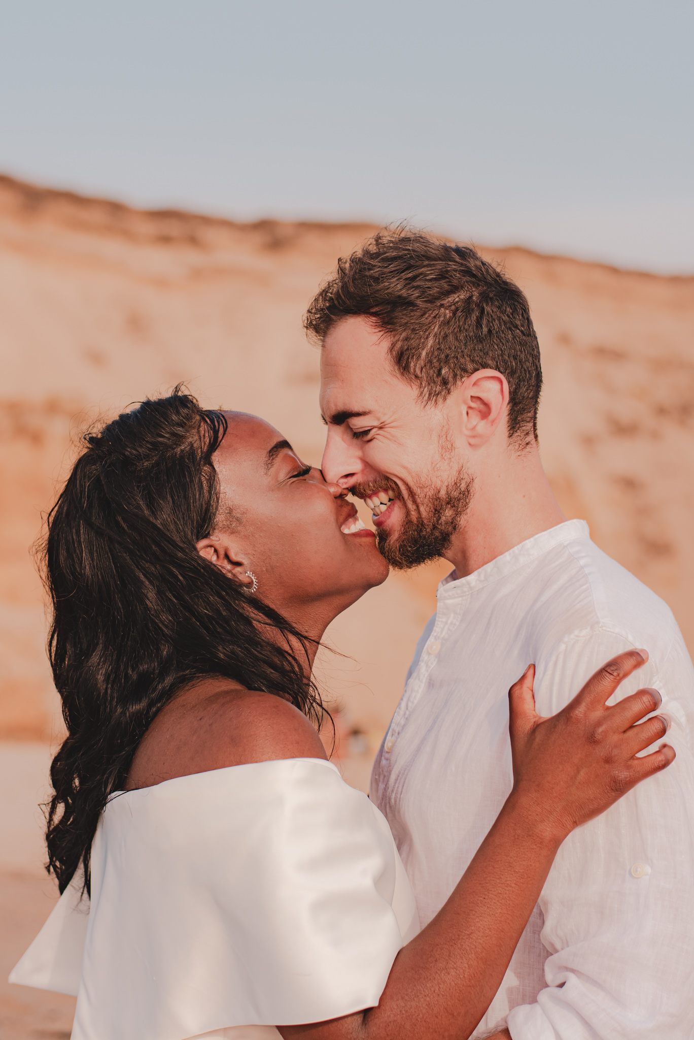 Shooting photos sur la plage post mariage - Anais Canaud